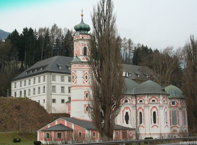 VOLDERS > Klosterkirche des heiligen Karl Borromäus