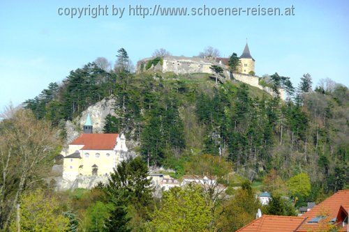 Bucklige Welt > Pitten > Burg und Kirche