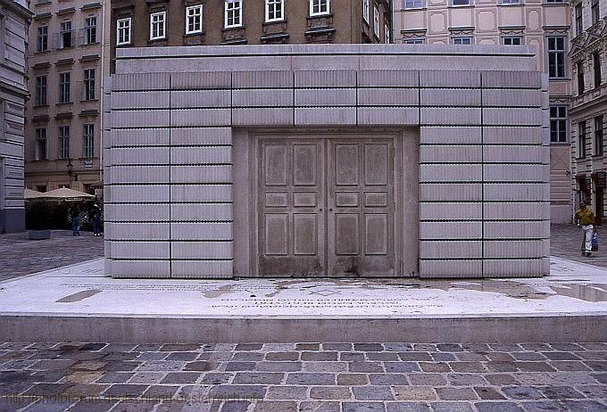 WIEN > Judenplatz > Holocaust Denkmal