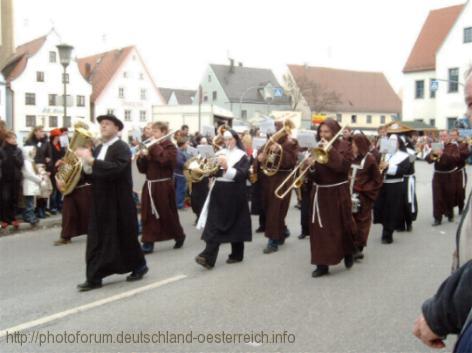 FASCHINGSUMZUG > Höchstädt > Musikkapelle