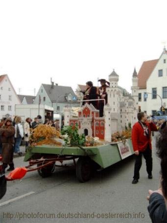 FASCHINGSUMZUG > Höchstädt > Schloß Neuschwanstein