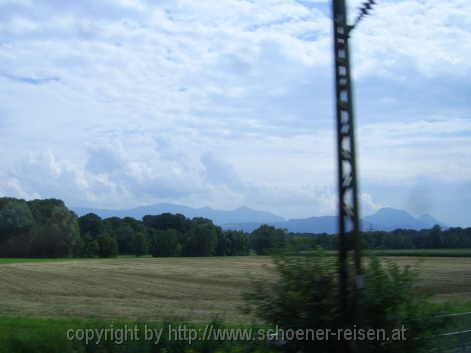 Berge werden ersichtlich hinter Rosenheim