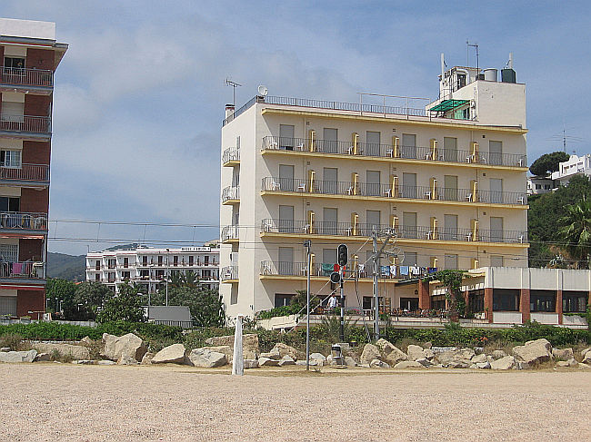 CANET DE MAR > Hotels am Strand