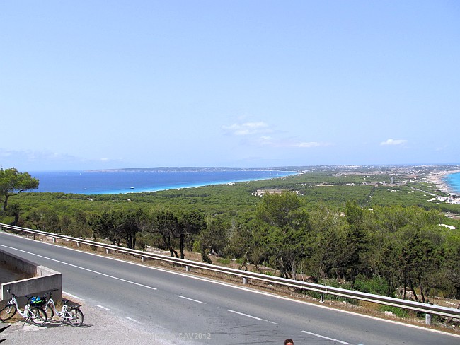 EL MIRADOR > Ausblick bei den Serpentinen > Inselblick L-M-R-Rx 2