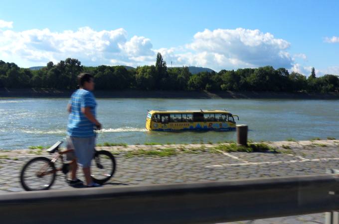 H: Budapest>Bus-Schiff