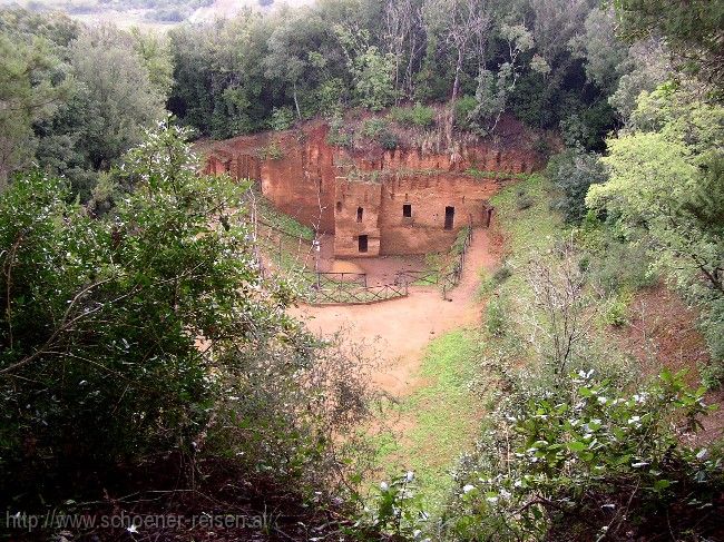 POPULONIA > etruskisches  Felsengrab