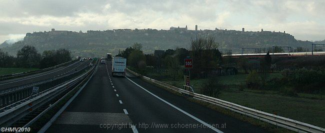 ORVIETO > Panorama im Morgengrauen