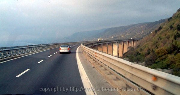 PIZZO > Autobahnbrücke