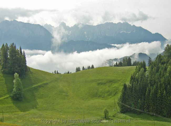Nebel im Tal ( Tirol)