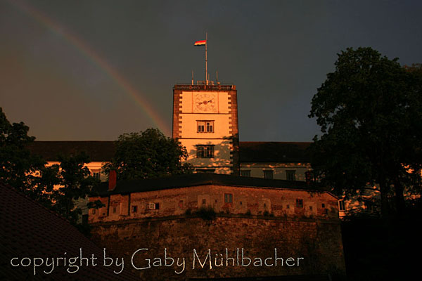 Regenbogen über dem Schloss