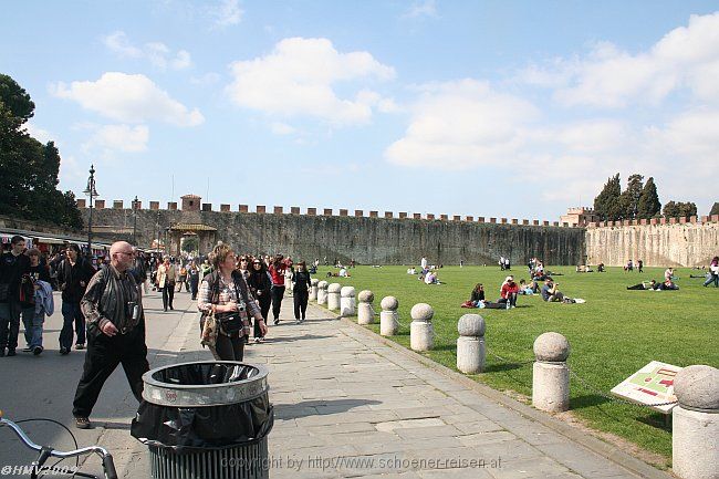 PISA > La Piazza del Duomo > Stadtmauer