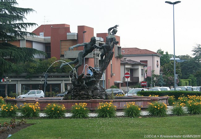 LUCCA > Piazzale Italia > Kreisverkehr westlich der Altstadt