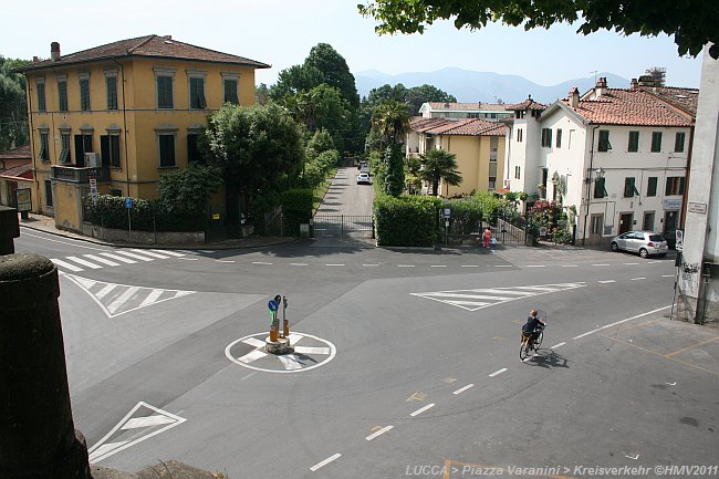 LUCCA > Piazza Varanini > Kreisverkehr nordöstlich in der Altstadt