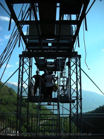 Tessin > Verzascatal > Bungeesprungturm b.Staudamm