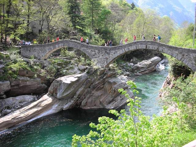 Tessin > Verzascatal > Brücke