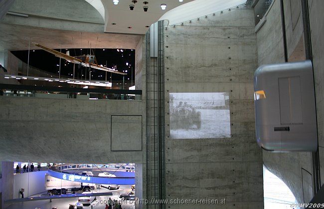 STUTTGART > Das Mercedes Benz Museum > Atrium