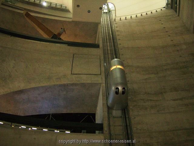 STUTTGART > Das Mercedes Benz Museum > Atrium