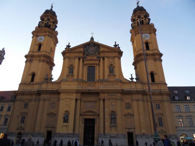 D:München>Theatinerkirche 002