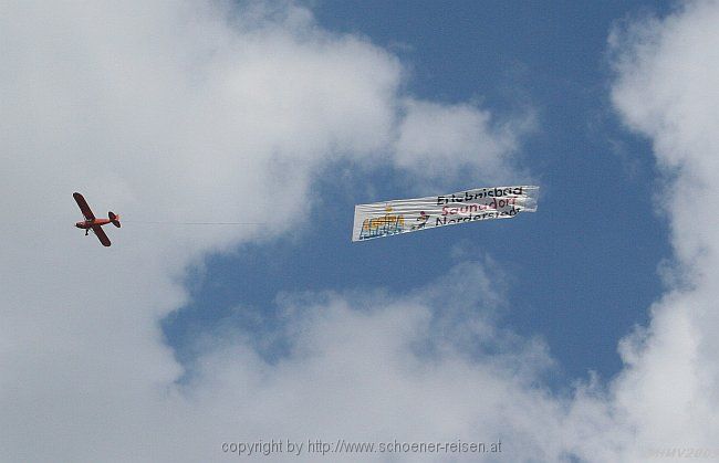 HAMBURG > Hafenfest 2009 > Werbung am Himmel