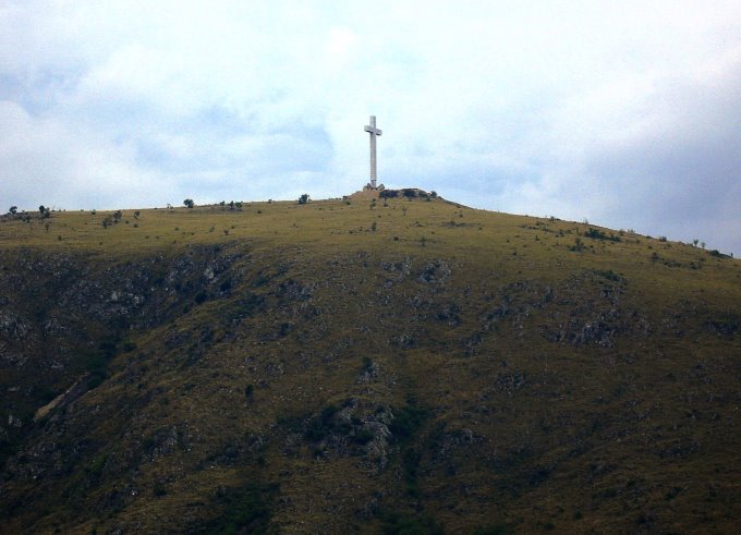 Mostar > Kreuz am Berg Hum