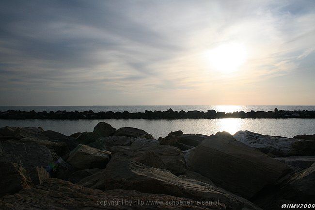 MARINA DI PISA > Sonne über der Isola di Gorgona