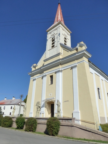 SK:Komjatice>Kirche zur Heiligen Elisabeth