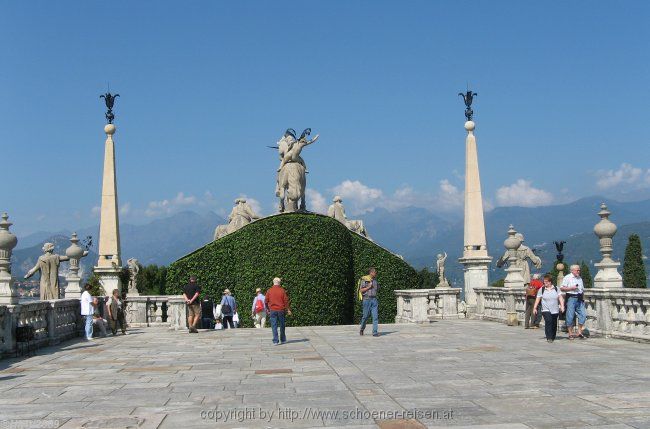 ISOLA BELLA > Terrassenförmige Gartenanlage