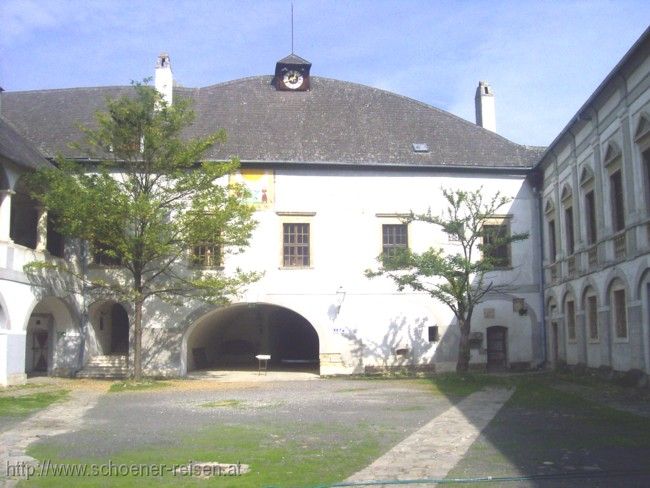 KOBERSDORF > Schloss > Innenhof