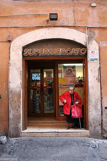 ROMA > Supermercato DESPAR > Ausgang zur Via Giustiniani