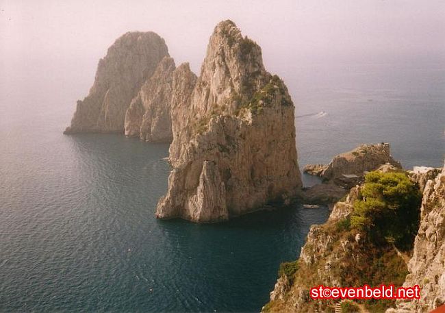 FARAGLIONI > Spitzfelsen vor der Insel Capri