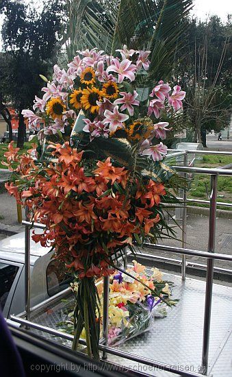 NAPOLI > Beerdigung > Blumenschmuck
