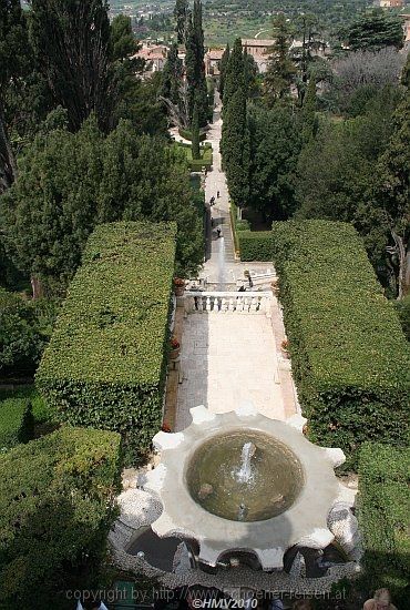 TIVOLI > Villa d'Este > Park > 004n26 - Mittelachse Blick vom Dreifußbrunnen