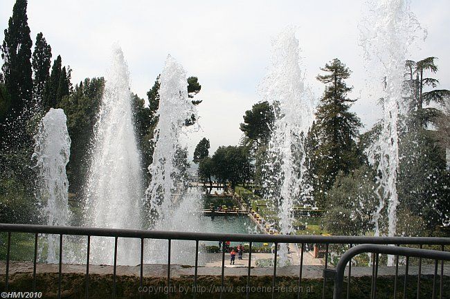 TIVOLI > Villa d'Este > Park > 19 - Fontänen bei den Sibyllengrotten