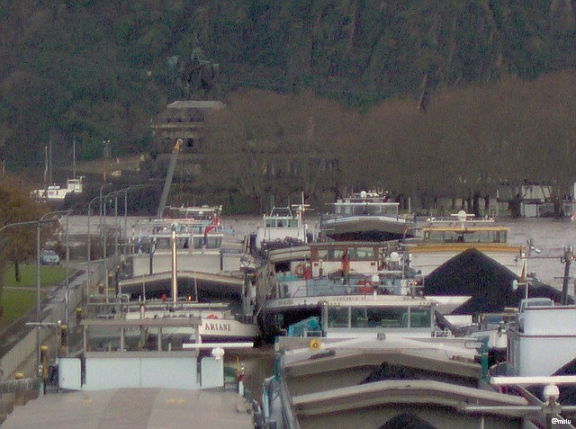 Frachtschiffe im Hintergrund Deutsches Eck