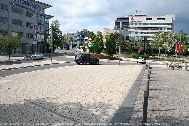 D-BaWü: BÖBLINGEN > Kleiner Kreisverkehr mit Bypass > Wolfgang-Brumme-Allee/Friedrich-List-Platz