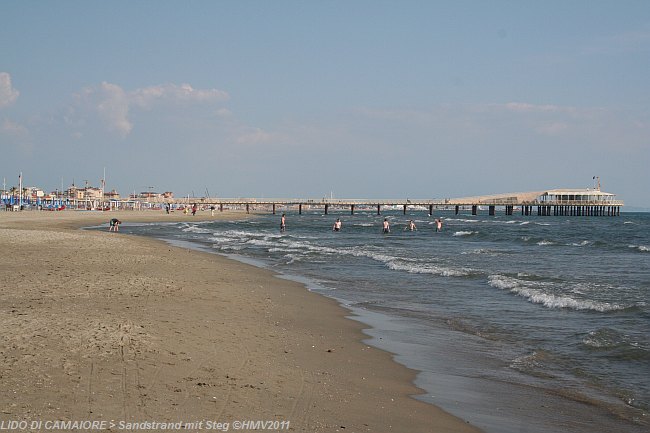 LIDO DI CAMAIORE > Sandstrand mit Steg