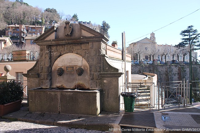NEMI > Corso Vittorio Emanuele > Brunnen