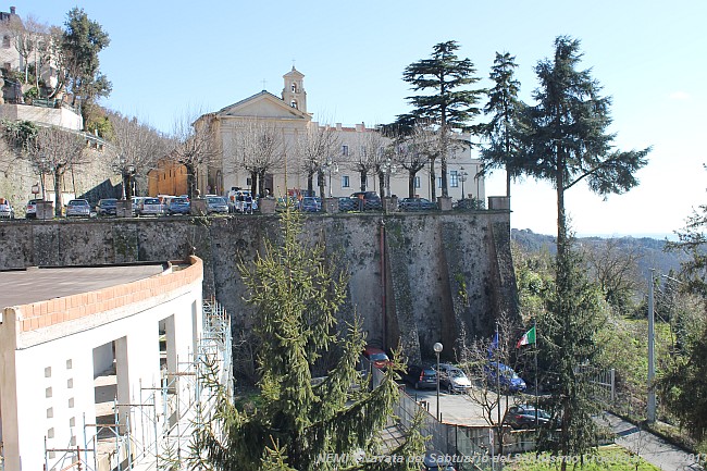 NEMI > Franziskanerkloster Navata del Santuario del Santissimo Crocifisso