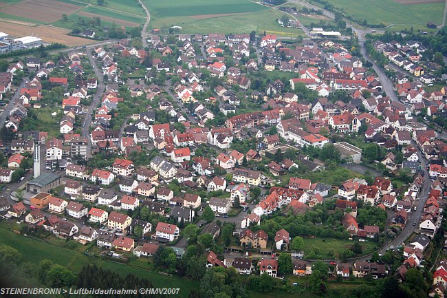 STEINENBRONN > Luftbildaufnahme während einem Landeanflug zum Flughafen Stuttgart