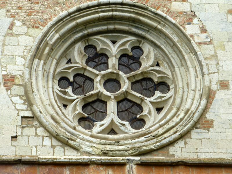 H:Bélapátfalva>Abteikirche>Fensterrosette in der Hauptfront