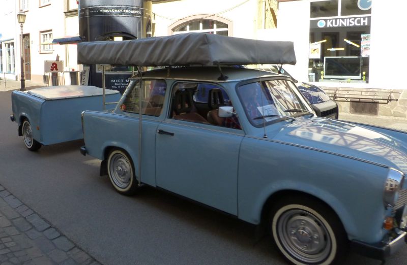 Trabbi mit Wohnwagen