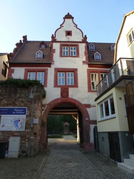 D:Bayern>Klingenberg>Stadtschloss>Torbau von außen