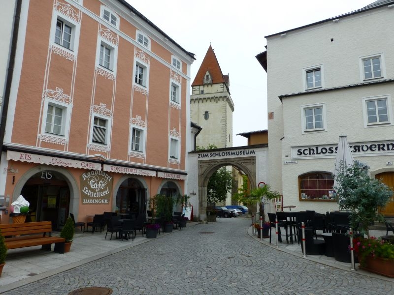A:Freistadt>Rundbogentor und Bergfried