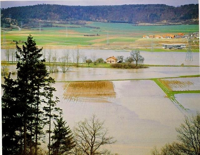 k-April 83, die Altmühl hat den gesamten Talraum überschwemmt