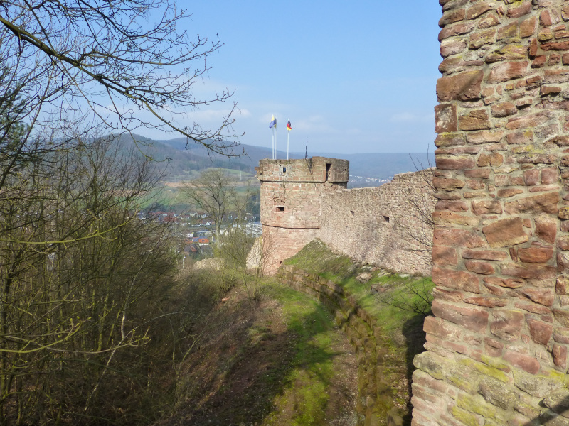 D:BW>Freudenburg>Burgtor1>Blick zum Kanonenturm