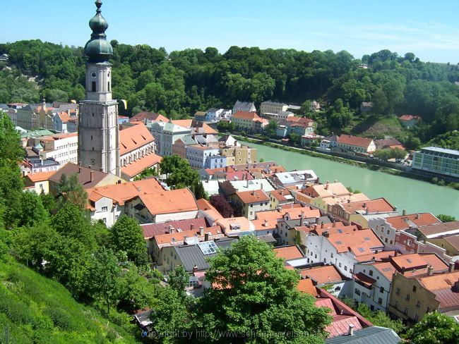 BURGHAUSEN > Blick auf die Stadt