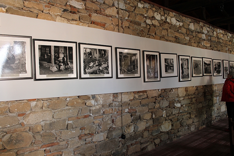 GEYRE bzw. APHRODISIAS > Einwohner leben in/über der antiken Stätte Aphrodisias > Fotoausstellung u.a. mit Fotos von Ara Güler