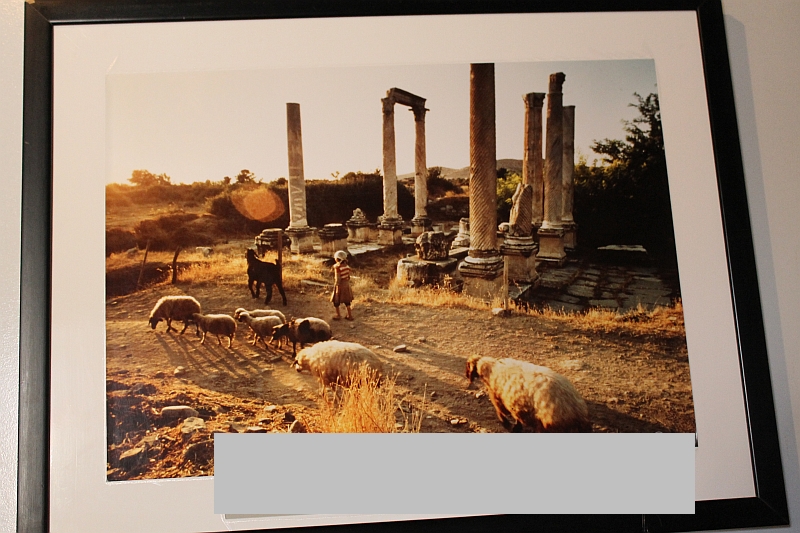 GEYRE > Einwohner leben in/über der antiken Stätte Aphrodisias > Foto von Ara Güler