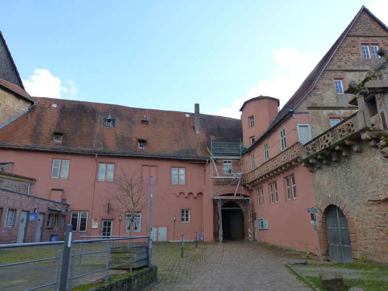 D:Hessen>Burg Breuberg>äußerer Burghof1