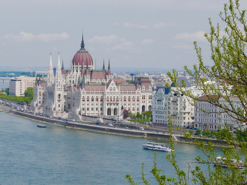 Ungarn > Budapest > Blick vom Burgpalast auf das Parlamentsgebäude